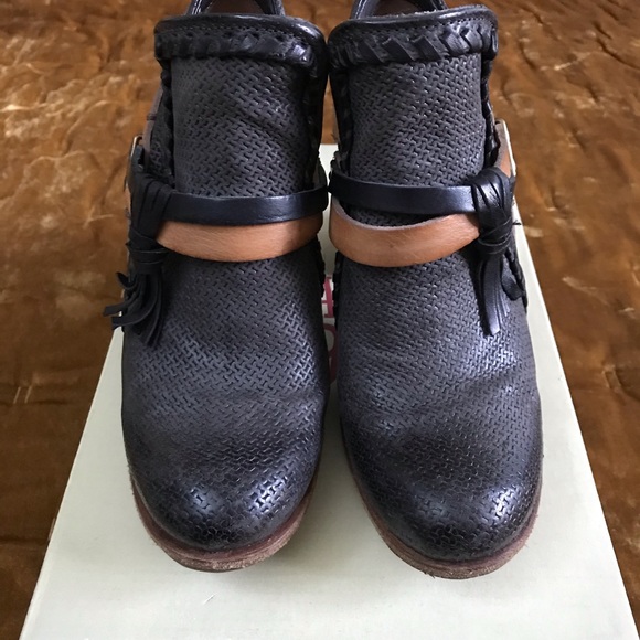 Sold!!!! A.S. Skylar leather booties - Picture 3 of 9